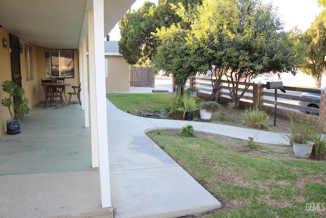 view of yard with a patio