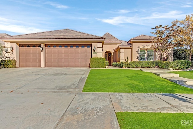 view of front of property featuring a front lawn and a garage