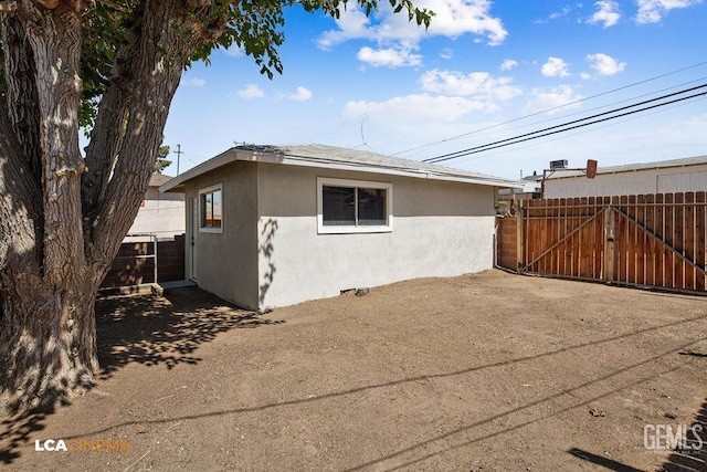 417 B St, Taft, CA 93268 - view of side of property with a gate and stucco siding