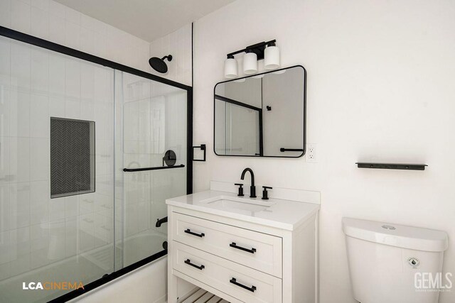 417 B St, Taft, CA 93268 - bathroom featuring bath / shower combo with glass door and vanity