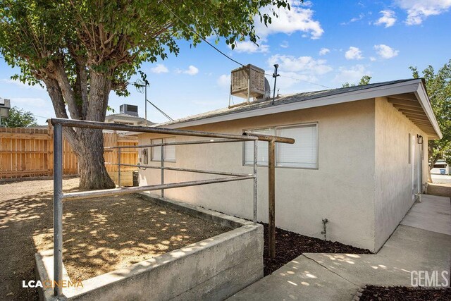 417 B St, Taft, CA 93268 - view of property exterior featuring stucco siding