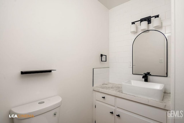 417 B St, Taft, CA 93268 - bathroom with vanity and toilet