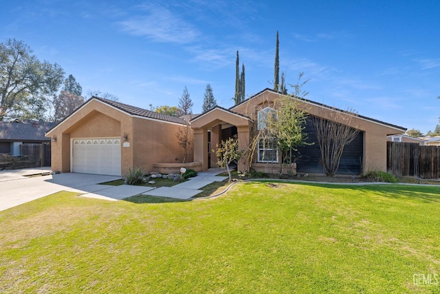 view of front facade featuring a front yard, fence, driveway, and an attached garage