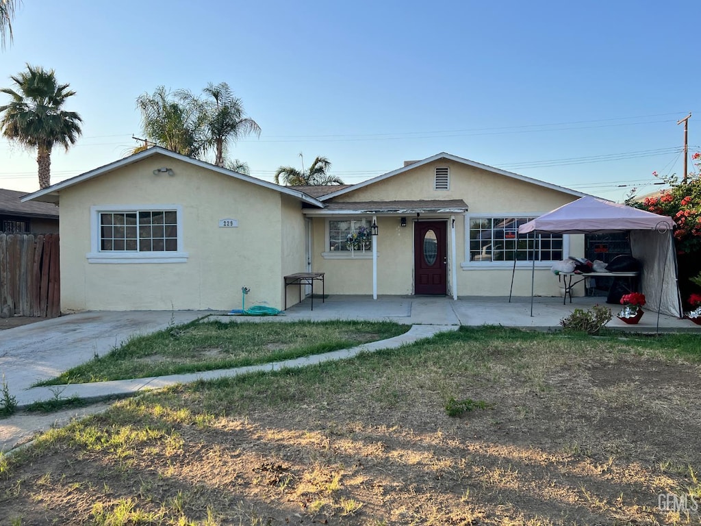 229 15th Pl, Delano, CA 93215 - view of front of home featuring stucco siding
