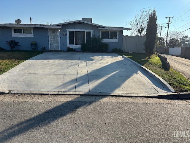 1105 Acacia Ave, Bakersfield, CA 93305 - ranch-style house featuring fence and board and batten siding