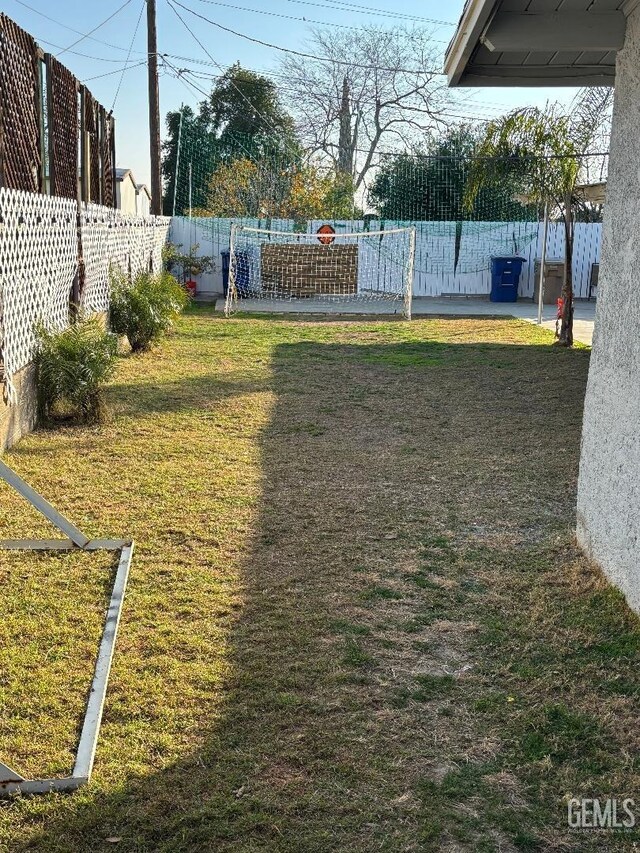 1105 Acacia Ave, Bakersfield, CA 93305 - view of yard featuring fence