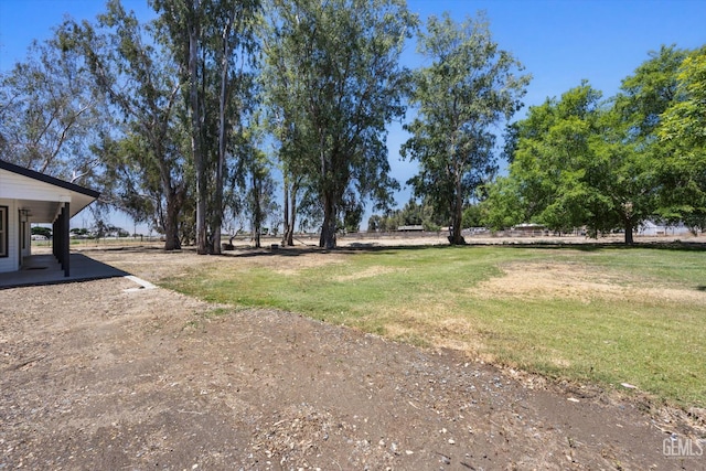 7544 Clifford Ct, Bakersfield, CA 93313 - view of grassy yard
