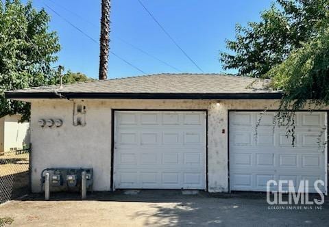 3100 18th St, Bakersfield, CA 93301 - detached garage featuring fence