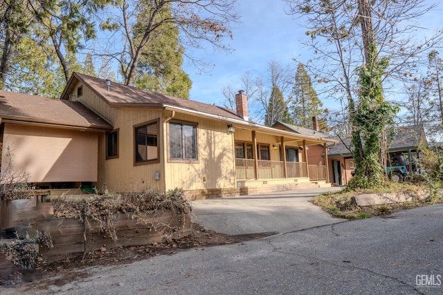 view of front of home with covered porch