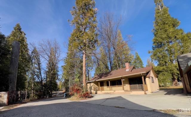 view of front of property featuring a porch