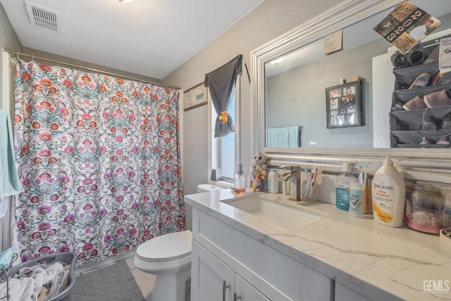 7958 Harmony Ln, Onyx, CA 93255 - full bathroom with toilet, vanity, and a shower with curtain