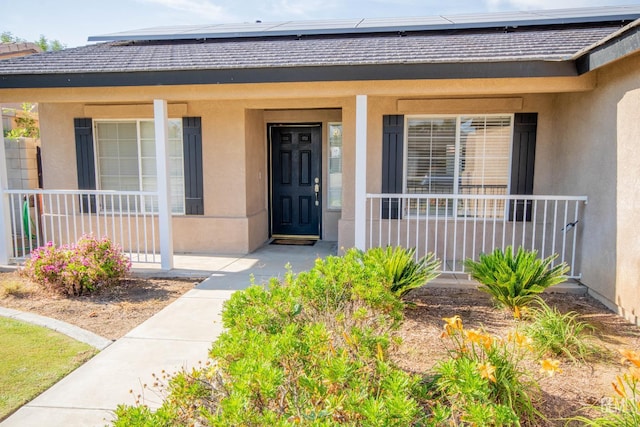 5514 Lombardy Ct, Bakersfield, CA 93308 - entrance to property with a porch, stucco siding, and solar panels