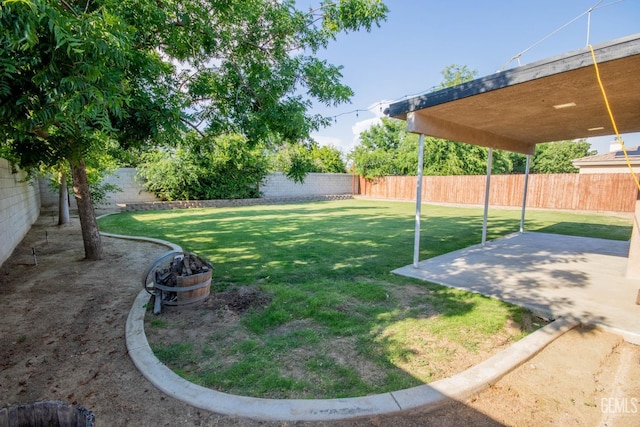5514 Lombardy Ct, Bakersfield, CA 93308 - view of yard featuring a patio area