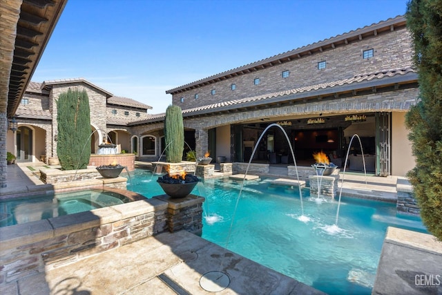 view of pool featuring an in ground hot tub and pool water feature