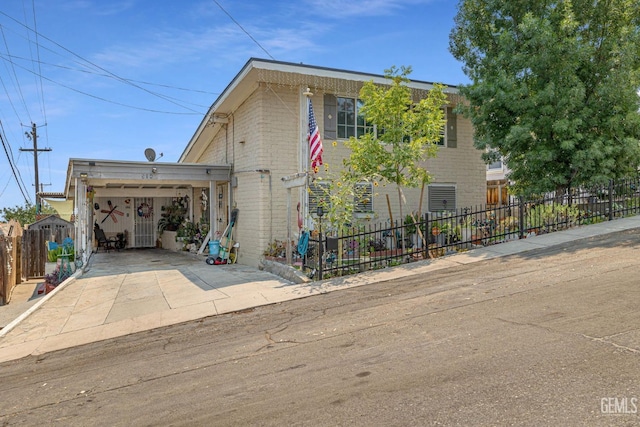 view of front facade with a garage