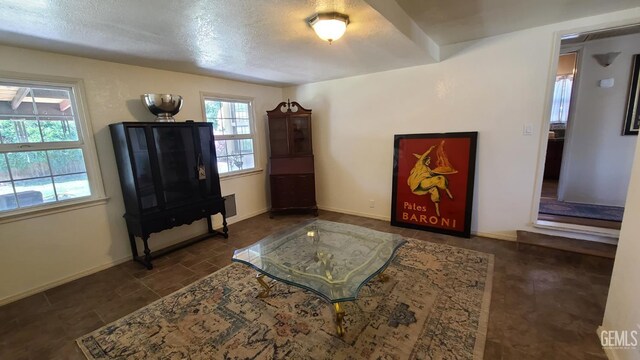 2617 4th St, Bakersfield, CA 93304 - sitting room with a textured ceiling