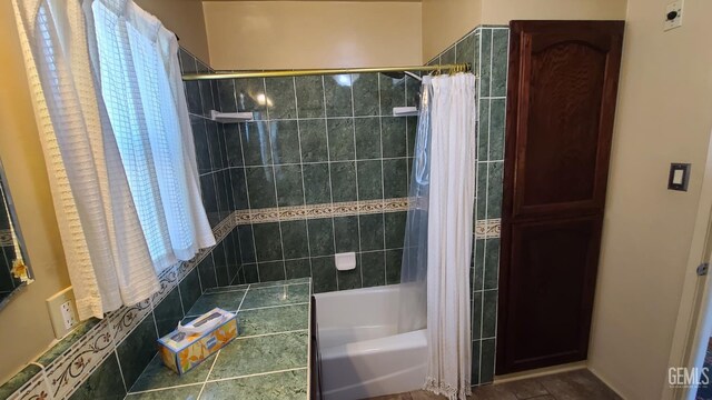 2617 4th St, Bakersfield, CA 93304 - full bath featuring shower / tub combo and tile patterned flooring