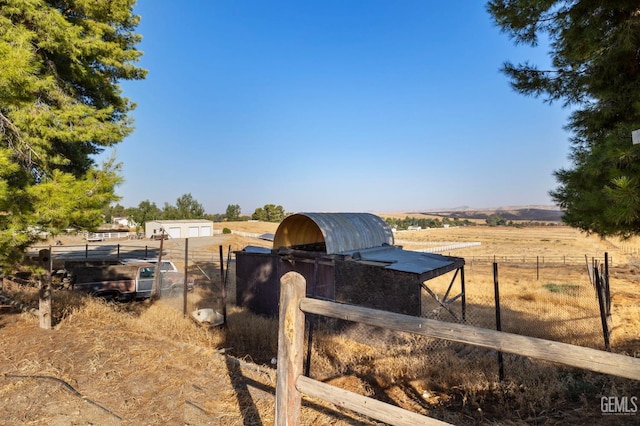 view of yard featuring a rural view