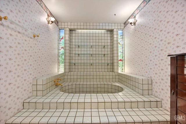 7858 Stine Rd, Bakersfield, CA 93313 - bathroom featuring a bath and wallpapered walls