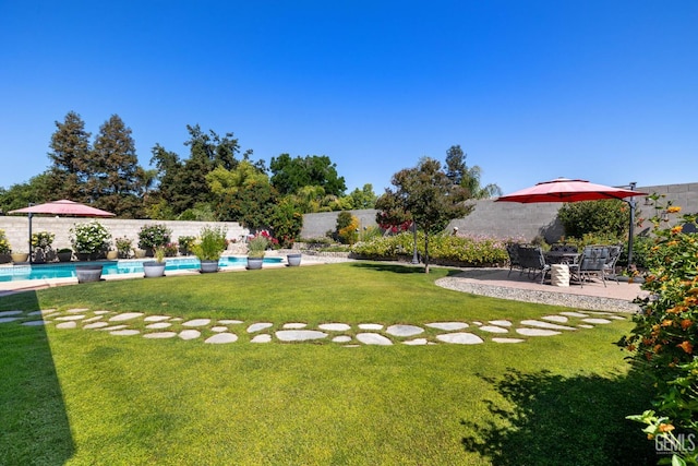 5512 Sicily Ct, Bakersfield, CA 93308 - view of yard featuring a patio