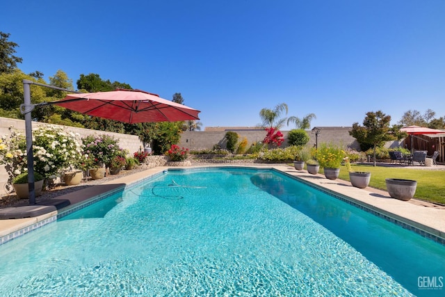 5512 Sicily Ct, Bakersfield, CA 93308 - view of swimming pool with a fenced backyard and a patio