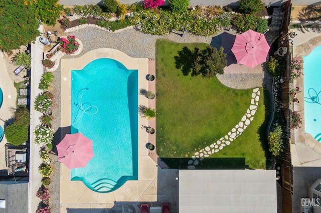 5512 Sicily Ct, Bakersfield, CA 93308 - drone / aerial view of a pool area