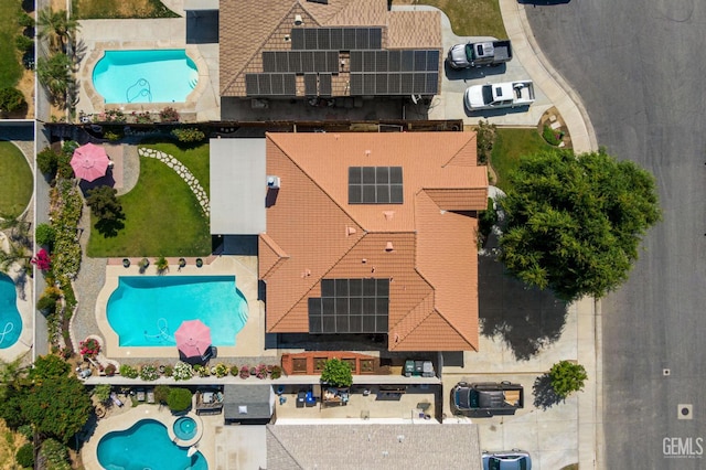 5512 Sicily Ct, Bakersfield, CA 93308 - aerial view of a pool