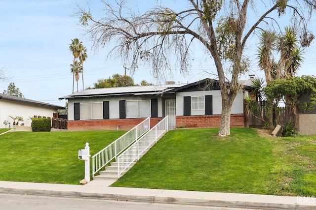 single story home featuring a front lawn