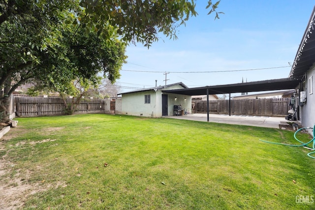 view of yard featuring a patio area