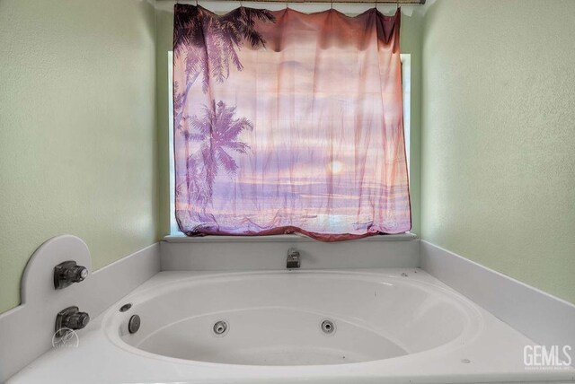 22381 William Tell Trl, Tehachapi, CA 93561 - full bath with a jetted tub