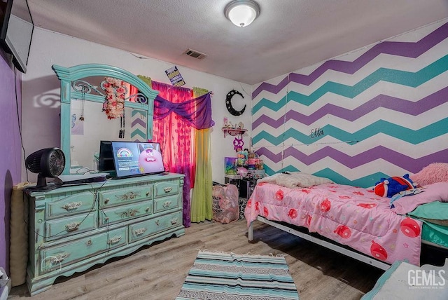 22381 William Tell Trl, Tehachapi, CA 93561 - bedroom featuring wood finished floors and a textured ceiling