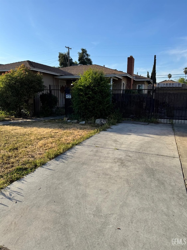 2625 E Michigan Ave, Fresno, CA 93703 - view of front facade with stucco siding