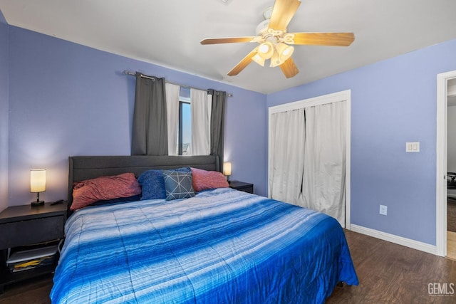 bedroom featuring a ceiling fan, baseboards, wood finished floors, and a closet