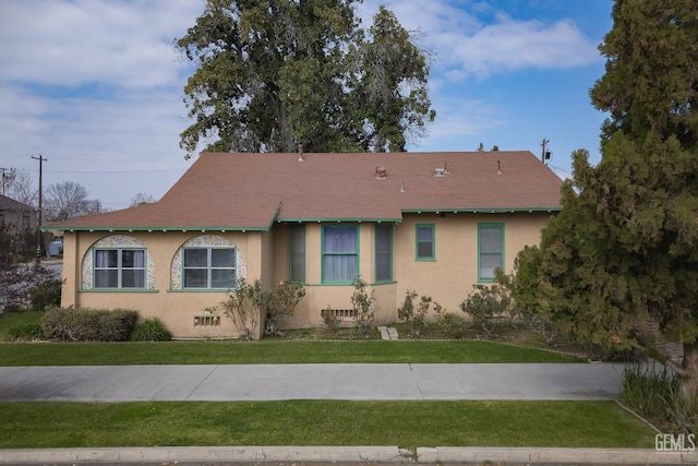 2104 B St, Bakersfield, CA 93301 - view of front of house featuring stucco siding and a front lawn
