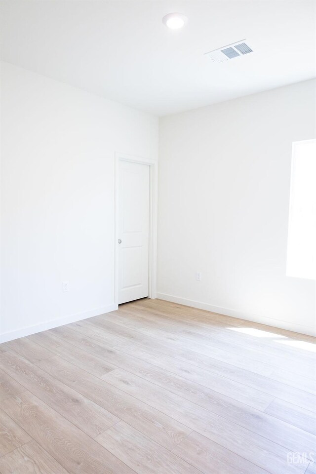 16615 Chloe Ct, Bakersfield, CA 93314 - unfurnished room featuring recessed lighting, baseboards, visible vents, and light wood-style floors