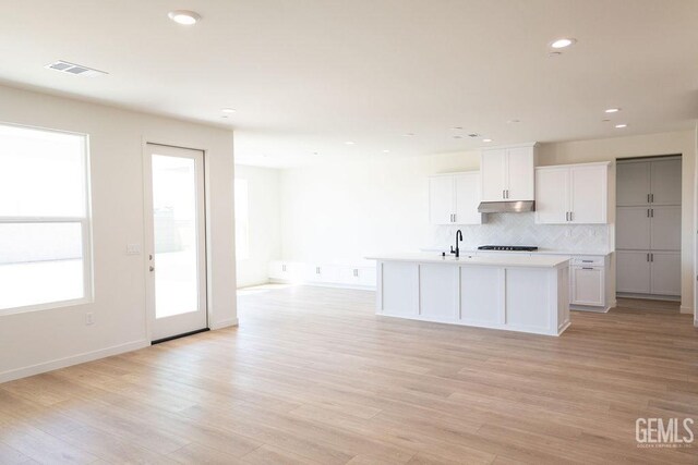 16615 Chloe Ct, Bakersfield, CA 93314 - kitchen with visible vents, decorative backsplash, recessed lighting, light countertops, and under cabinet range hood