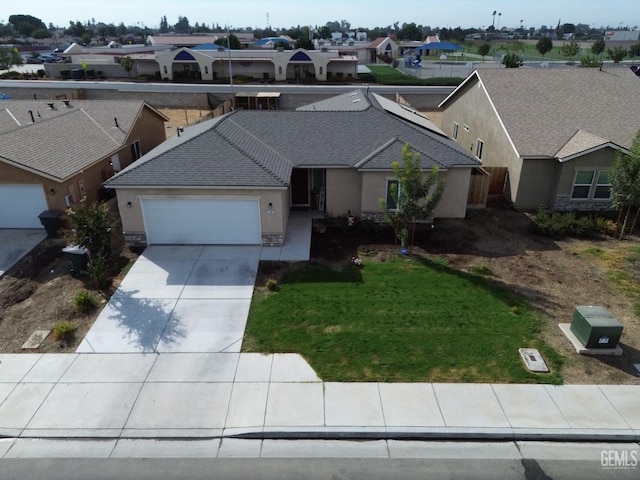 view of front facade with a garage and a front yard