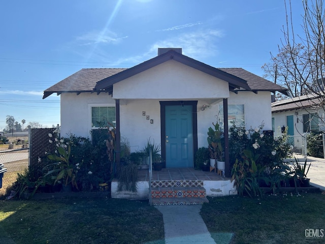 view of front facade featuring a front yard