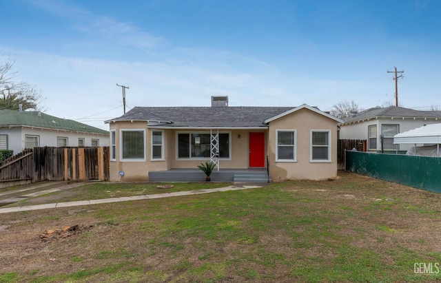 view of front of house with a front lawn