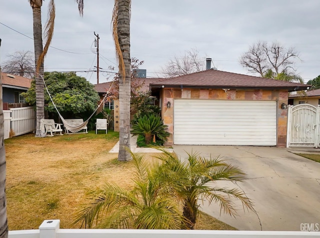 view of front of house featuring a garage and a front yard