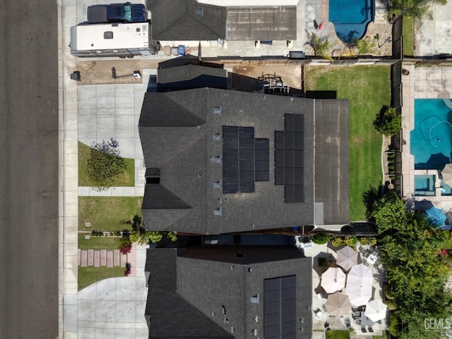 6207 Provincetown Ave, Bakersfield, CA 93313 - drone / aerial view of a pool area