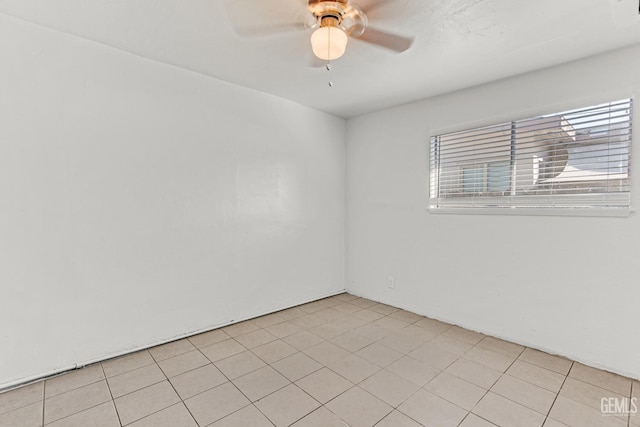 empty room featuring ceiling fan