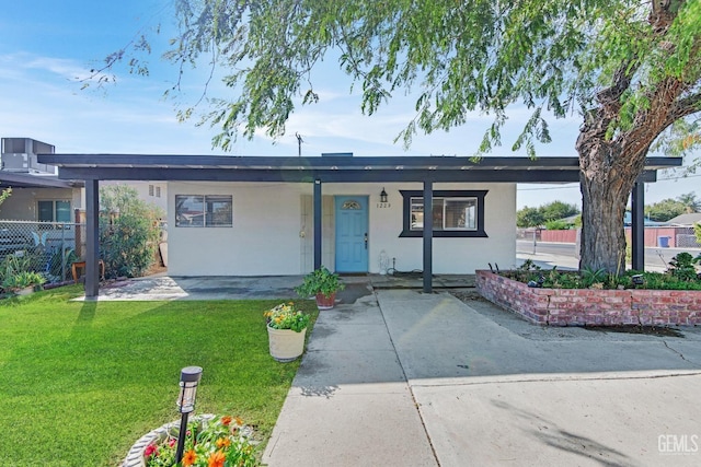 single story home featuring a front yard