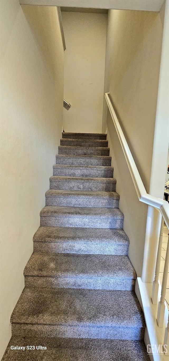 9211 Woodbrook Dr, Shafter, CA 93263 - view of staircase