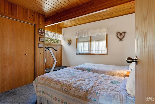 25001 Cannonero Ct, Tehachapi, CA 93561 - bedroom featuring carpet flooring, a wood ceiling with exposed beams, and a closet