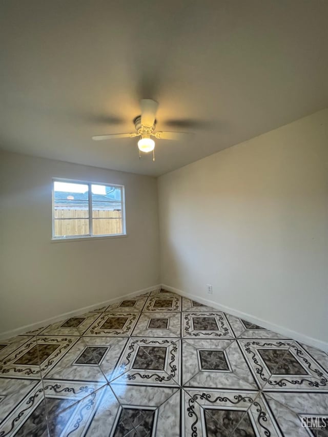 empty room featuring ceiling fan