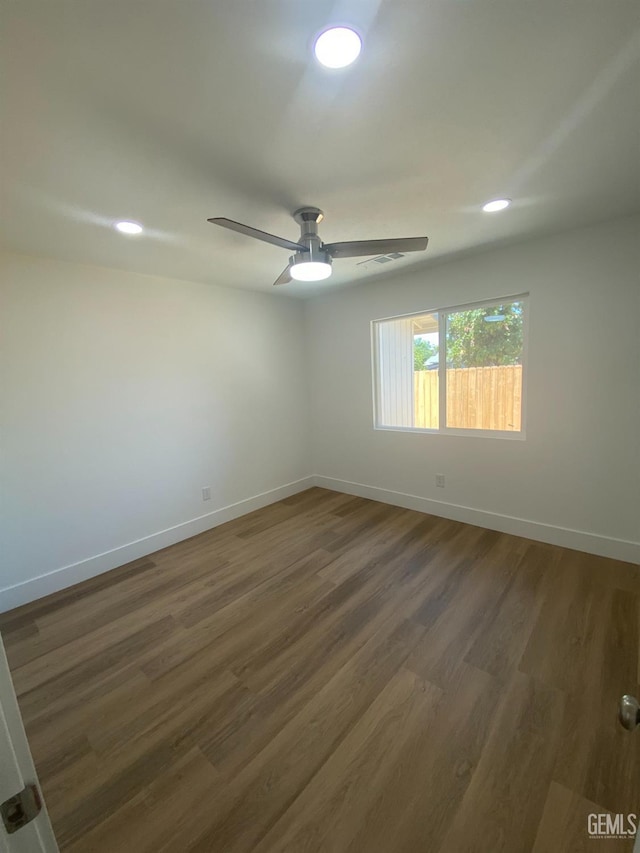 351 Adams St, Wasco, CA 93280 - unfurnished room with dark wood-type flooring, ceiling fan, baseboards, and recessed lighting