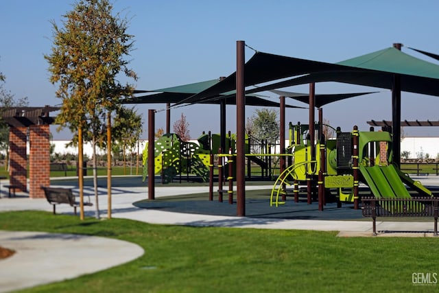 12703 Fairlawn Dr, Bakersfield, CA 93311 - community play area with a lawn