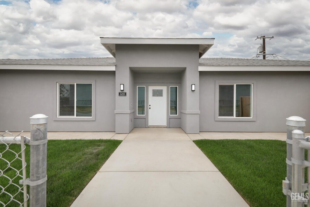 1241 Delaware St, Bakersfield, CA 93307 - photo 1
