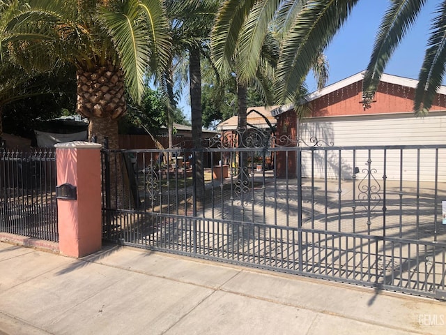 116 Tyree Toliver St, Bakersfield, CA 93307 - photo 2